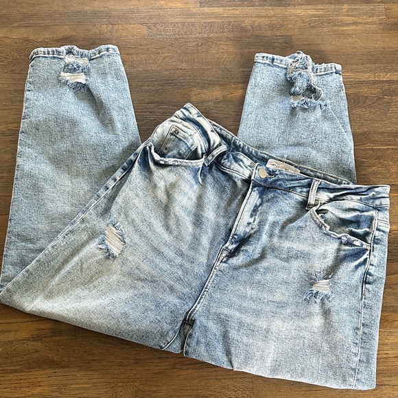 Risen Distressed Jeans - Picture 1 of 5